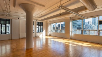 Full floor - Great location